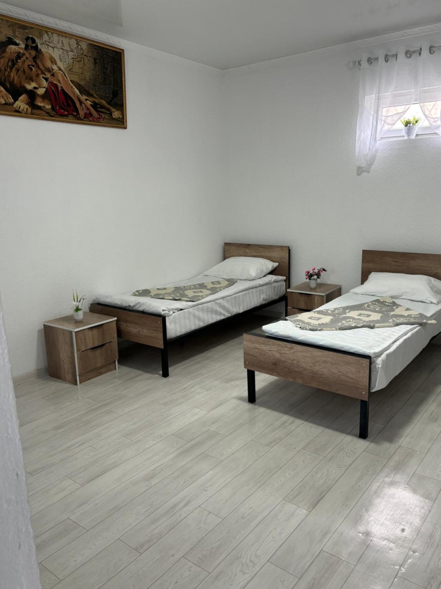 Tokmok Hostel,Halal Хостел,Халал מראה חיצוני תמונה